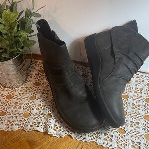 Clarks Dark Gray Ankle Boots with Velcro closure